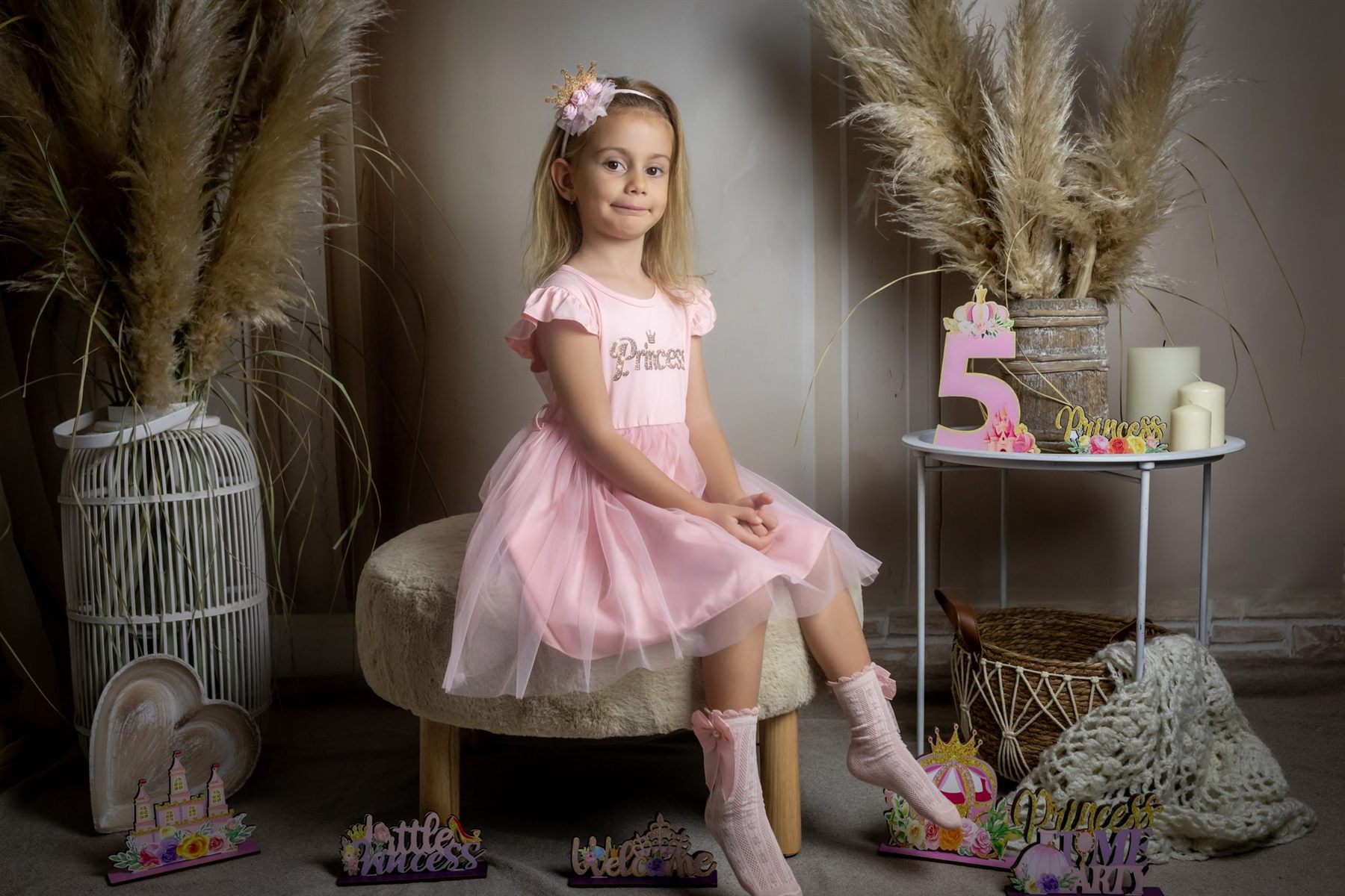 Copil la ședința foto de aniversare, decor tematic în studio — Oradea (44)